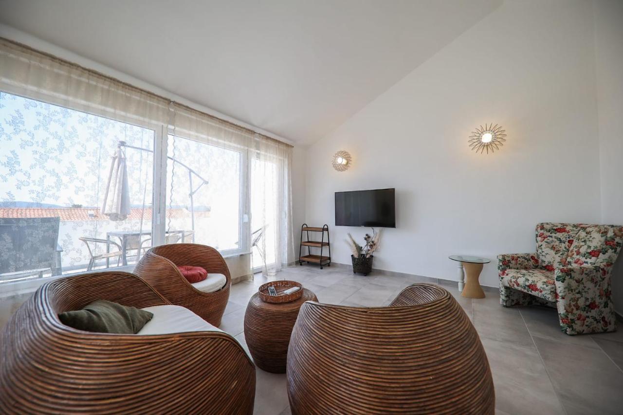 Rosso Apartman *